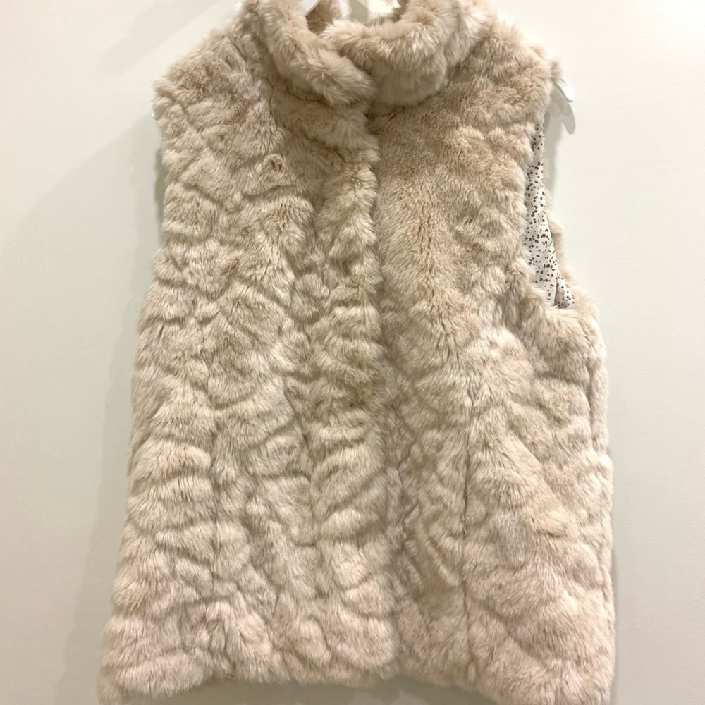 ZARA Girls cream faux fur vest with snap closure size 11/12 good condition
